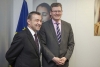 EU:s arbetskommissarie Lázsló Andor (t.h.) utreder om de spanska restriktionerna respekterar EU:s grundprinciper. Foto: Presidencia del Gobierno. Gobierno de Canarias