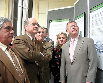 Sveriges ambassad&ouml;r i Madrid, Anders R&ouml;nquist, bes&ouml;kte M&aacute;laga 16 januari. Tillsammans med borgm&auml;staren Francisco de la Torre, invigde han en utst&auml;llning om Carl von Linn&eacute; i nyrenoverade Casa Palacio i M&aacute;lagas Botaniska Tr&auml;dg&aring;rd. 