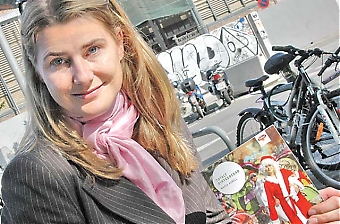 Maria Agrell bloggar om livet som utlandssvensk i Barcelona. Bloggen blev boken �Totalt ointegrerad� som utsetts till �&Aring;rets blok 2008� av f&ouml;rlaget Vulkan. �Mitt liv &auml;r kontrastrikt. Ena dagen sitter jag och jobbar fr&aring;n ett soligt caf&eacute; i Barcelona. N&auml;sta dag k&auml;mpar jag med byr&aring;kratin p&aring;  de katalanska myndigheterna och f&ouml;rst&aring;r varken spr&aring;ket eller kulturen�.