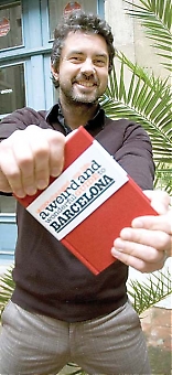 Ren&eacute; L&ouml;nngren bor i Barcelona och har givit ut flera annorlunda guideb&ouml;cker. Han siktar nu p&aring; att komma ut i ett 20-tal l&auml;nder.