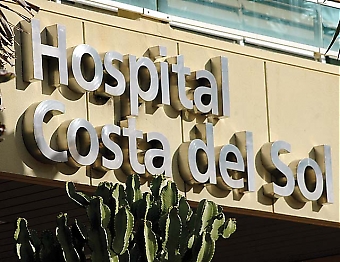 Trots det europeiska sjukf&ouml;rs&auml;kringskortet tvingades en av Sydkustens l&auml;sare betala f&ouml;r akut v&aring;rd p&aring; sjukhuset Costa del Sol i Marbella. Sjukhusets pressavdelning kan inte kommentera fallet men f&ouml;rs&auml;krar att de betj&auml;nar alla p&aring; samma villkor, oavsett ursprung. 