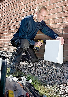 Med små åtgärder som bara tar ett par dagar sanerar Radea hem mot radon. Foto: Radea