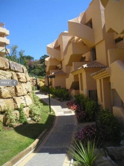 Genom kompensationer till Marbella kommun har Santa María Green Hills lyckats få alla tillstånd i efterhand.