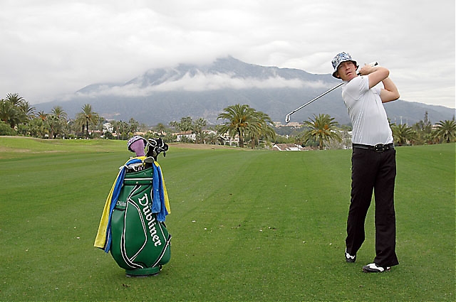 Peter fotas och videofilmas på Los Naranjos Golf, speciellt för den nya sponsorsidan. Foto: Richard Björkman/Sydkusten
