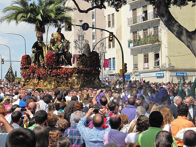 "La Pollinica"-processionen är den första under palmsöndagen och startar klockan tio på morgonen.