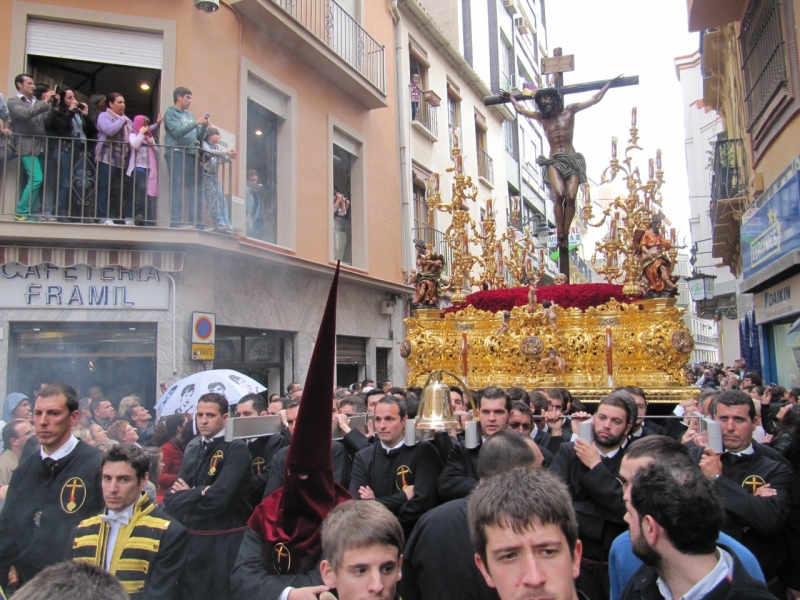Samfundet Vírgen de Las Penas, med sin kristusfigur.