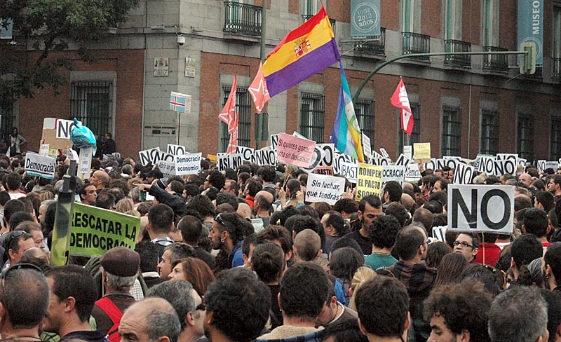 Sydkusten var på plats när tusentals personer demonstrerade 25 september nära parlamentet Congreso de los Diputados i Madrid, med krav om regeringens avgång.
