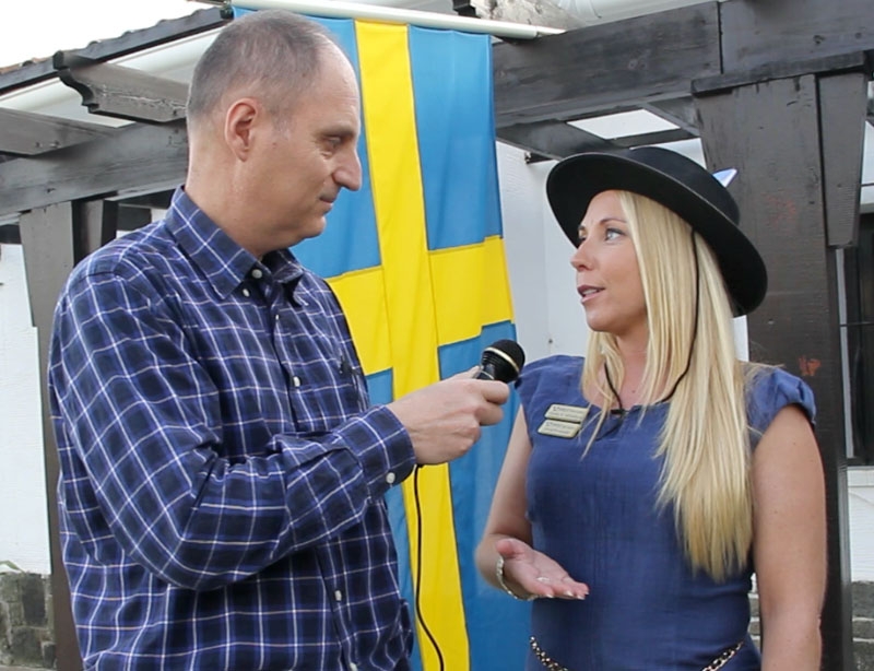 Sydkustens Mats Björkman intervjuar SWEA Marbellas ordförande Christa Alfredsson.
