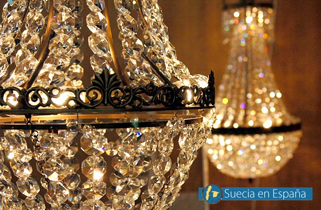 SV: Svenska kristallkronor visades upp och såldes genom företaget "Sköna Ting"<br /><br />ESP: Lámparas de arañas suecas estuvieron presentes y vendidos a través de la empresa "Sköna Ting"