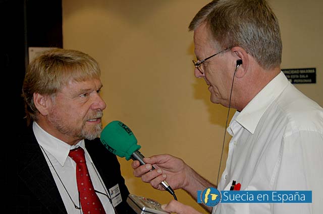 SV: Torben Wilkenshilt intervjuar Per Hansen från SAS till Radio Solymars danska program.<br /><br />ESP: Torben Wilkenshilt entrevistando a Per Hansen de lineas aereas SAS para el programa danés de Radio Solymar