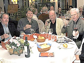 Kjell Hessedahl med vänner.