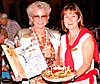 SWEA Málaga fick en femljusad tårta på sin födelsedag framburen av Britten Emme och Marie Skantz.