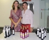 Isabel Alameda med Castillo de Canenas representant på Costa del Sol Vicente Otero, som sålde slut på sortimentet.