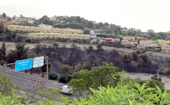 Branden bröt ut i svackan mellan motorvägen och området El Higuerón, vid kommungränsen mellan Fuengirola, Mijas och Benalmádena.