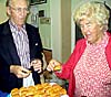 Rolf och Sonja Sundström lät sig väl smaka.