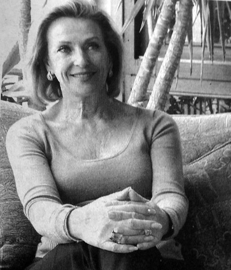 Ann-Christin Hensher har arbetat som fotograf, syr sina egna kläder, är utbildad i att laga mat. Och hon är advokaten som skriver deckare.