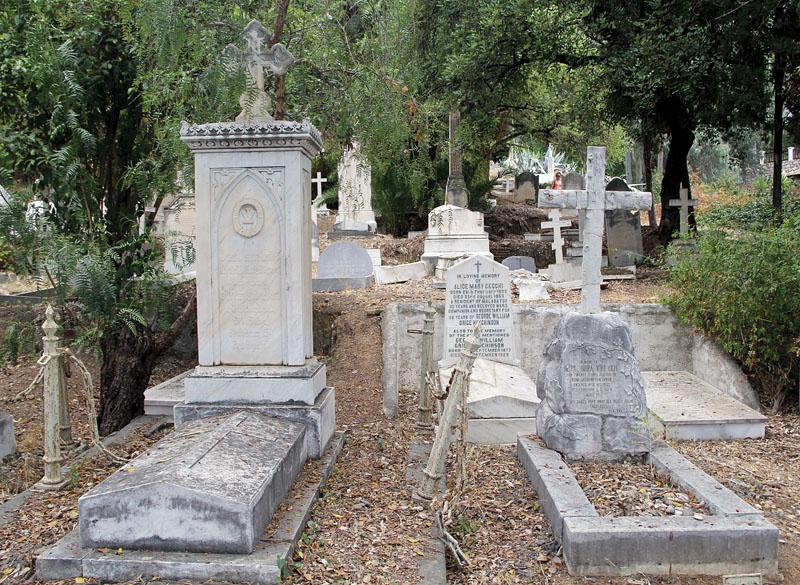 På El Cementerio Inglés i Málaga vilar en mängd olika nationaliteter sedan 1831. Trots att kyrkogården på många håll är väldigt förfallen utgör den ett fascinerande besök.
