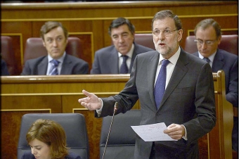 Den spanske regeringschefen spricker av stolthet, samtidigt som en tredjedel av den yrkesverksamma befolkningen måste nöja sig med minimilöner. Foto: La Moncloa - Gobierno de España