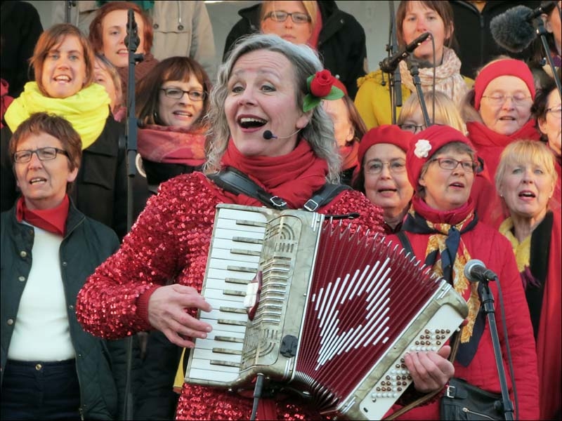 Bodil Bendixon är känd körledare i Sverige. Foto: www.tangotanten.se