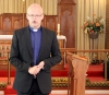 Prästen i Svenska kyrkan Mikael Jönsson ledde minnesgudstjänsten.