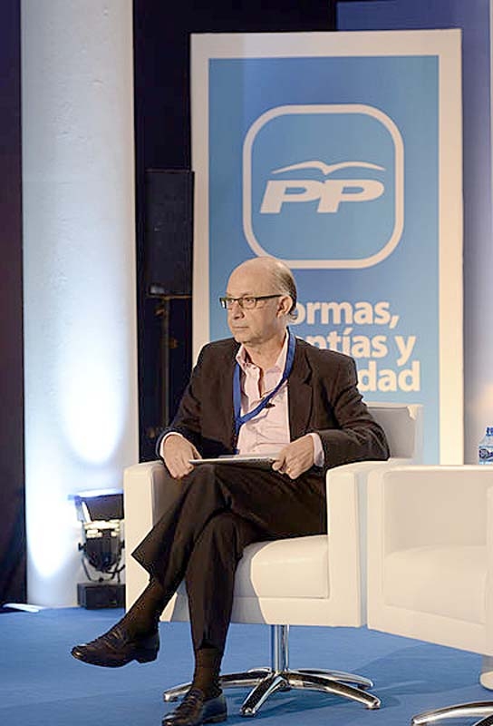 Skatteministern Cristobal Montoro är stolt över den nya rekordsiffran.