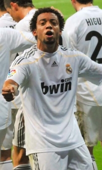 Marcelo gjorde matchens snyggaste mål borta mot Schalke 04.