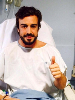 Fernando Alonso dagen efter att han lagts in på sjukhus. Foto: Twitter