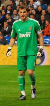 Casillas släppte in hela fyra mål mot Schalke 04, men gjorde flera räddningar på slutet som säkrade avancemang.