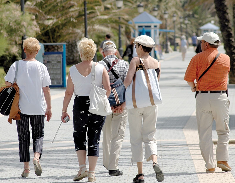 Svenskkolonin skapar trygghet och gemenskap i den utsatthet och kulturskillnad som många upplever som svensk på Costa del Sol.