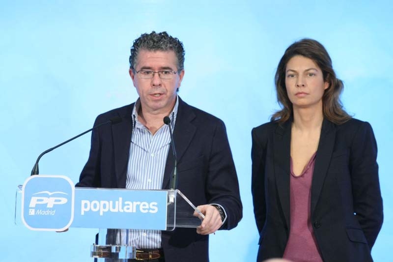 Lucía Figar (till höger) dras nu också in i skandalen Púnica för vilken den tidigare vice regionalpresidenten Francisco Granados (till vänster) sedan tidigare är ovillkorligt häktad.