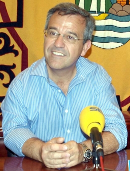 Borgmästaren José María García Urbano lyfter ingen lön alls.