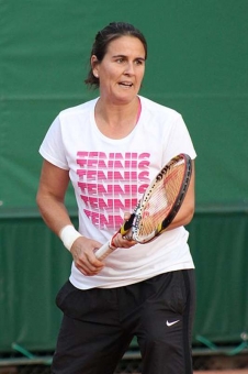 Tidigare Wimbledon-mästaren Conchita Martínez blev inkallad som Davis Cup-kapten med mindre än två veckors varsel.