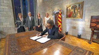 Mas undertecknade 3 augusti kallelsen till nyval i Katalonien. Foto: Generalitat de Catalunya