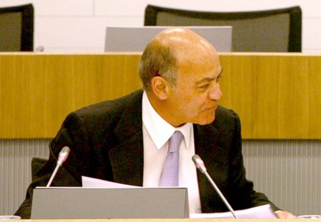 Företagaren Díaz Ferrán har erkänt svindel för att begränsa straffet.