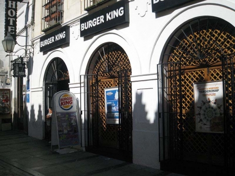 Burger King anställer 18 000 personer och firar 40 år i Europa.