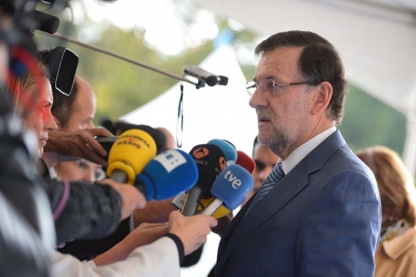 Regeringschefen Mariano Rajoy undviker att ställa sig öga mot öga med de tre övriga huvudkandidaterna i riksvalet.