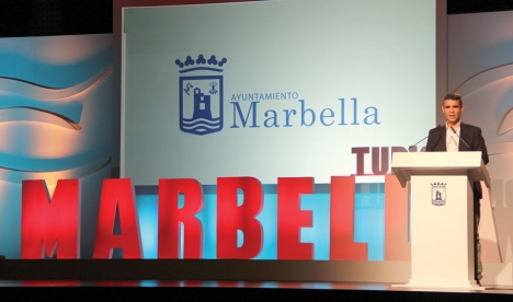 Borgmästaren José Bernal (PSOE) är tillika turistråd i Marbella. Han har utsett Miguel Luna som ansvarig för turistdepartementet, som även omfattar internationella bofasta.