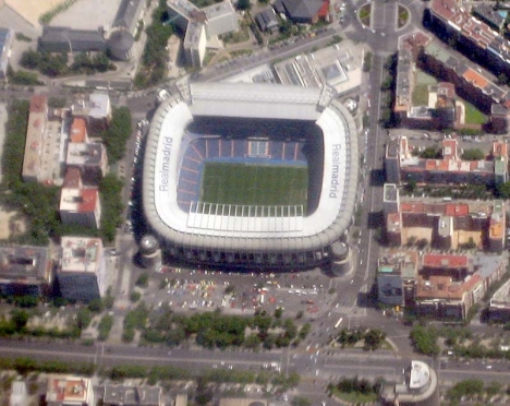 Tusen nationalpoliser ska värna om säkerheten i och kring Bernabéustadion på lördag.