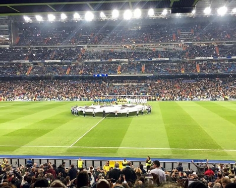 Många kustsvenskar reste till Bernabéustadion för att uppleva en fotbollsfest och var till slut glada över att domaren inte lade till en enda sekund. Foto: Stefan Lindvall