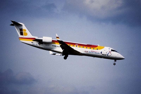 Det förolyckade planet är av modellen Canadair CRJ 200, som även används av spanska Iberia.