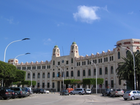 Ett av tornen i rådhuset i Melilla måste rivas i sin helhet.