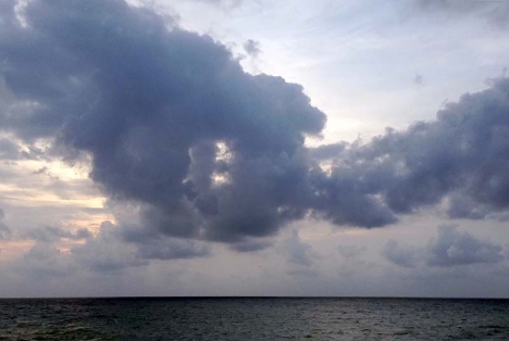 Torsdagen grydde med blåst och tunga moln på västra Costa del Sol.