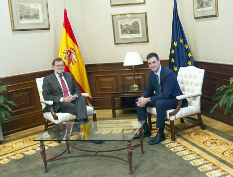 Det blev ingen hälsning inför pressuppbådet när Mariano Rajoy och Pedro Sánchez 12 februari höll ett kyligt möte i parlamentet.