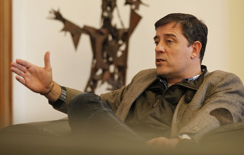 Besteiro hade trots korruptionsmisstankarna nyligen backats upp av PSOE-ledaren Pedro Sánchez.