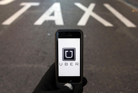 Spanska konkurrensverket ifrågasätter regeringens åtgärder mot Uber.