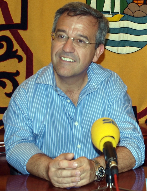 José María García Urbano har den senaste tiden kombinerat sitt privata yrke med borgmästarposten och posten som riksledamot i parlamentet. Foto: PP