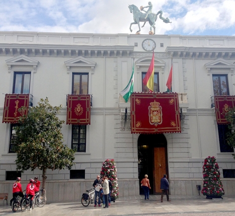 Rådhuset i Granada är det senaste som genomsökts på grund av korruptionsmisstankar.