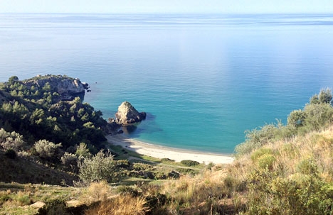Olagliga campare är ett gissel vid de naturskyddade stränderna i Maro.