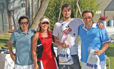 Jonne Sjöblom och Patric Arlesäter vann herrarnas 3:e kategori. De gratulerades av Katia Westerdahl på finska tidningen Olé och Pablo Alguizuri på La Reserva del Higuerón Sport Club.