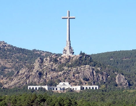 Resterna efter nära 34 000 stupade och avrättade vilar i Valle de los Caídos. Många fördes dit utan de anhörigas kännedom och tillstånd.